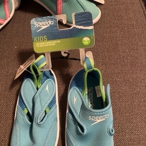 Speedo Kids Water Shoes - Teal and Lime size 5/6 kids/ size small